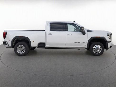 Used 2026 GMC Sierra 3500 Denali Ultimate w/ LPO, Black Badging Package AWD/4WD image 10