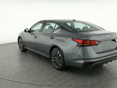 Used 2025 Nissan Altima 2.5 SV FWD image 6