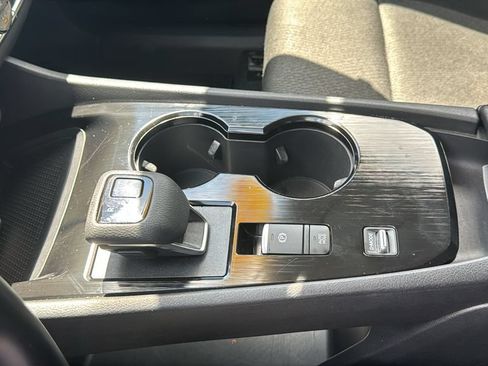 Used 2025 Nissan Rogue SV FWD image 20