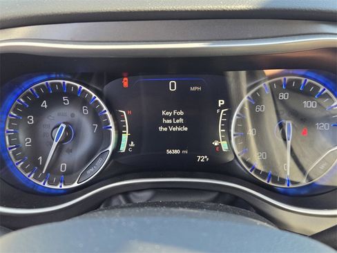 Used 2024 Chrysler Pacifica Touring-L image 20