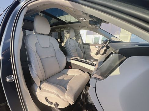 Used 2023 Volvo XC60 B5 Ultimate w/ Climate Package image 27