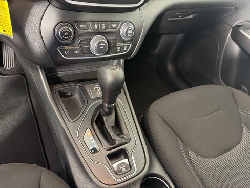 Used 2019 Jeep Cherokee Latitude w/ Popular Appearance Group FWD image 14