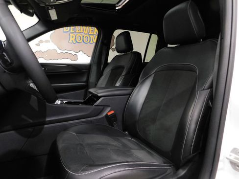 Used 2023 Jeep Grand Cherokee Altitude AWD/4WD image 32