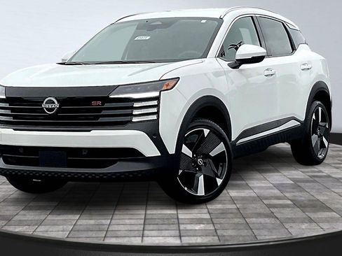 New 2025 Nissan Kicks SR image 2