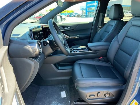 New 2026 Chevrolet Equinox LT w/ Convenience Package II AWD/4WD image 3