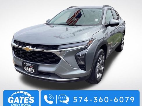 Used 2025 Chevrolet Trax LT w/ LT Convenience Package FWD image 5