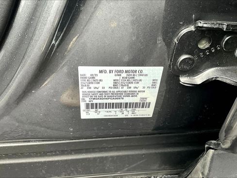 Used 2023 Ford Explorer XLT w/ Equipment Group 202A image 4