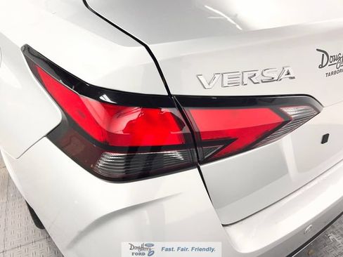 Used 2025 Nissan Versa SV FWD image 12