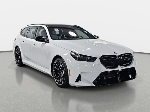 New 2026 BMW M5 Touring image 3