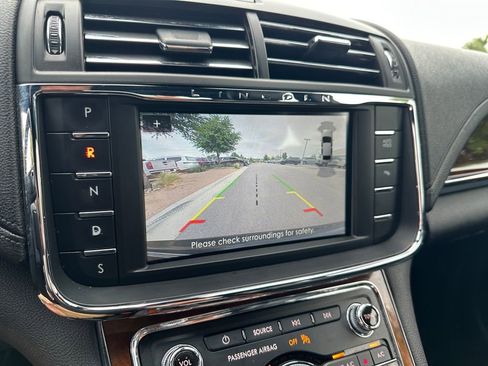 Used 2019 Lincoln Continental Select FWD image 25