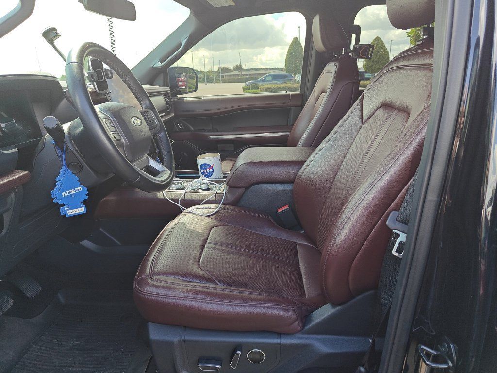 Used 2024 Ford Expedition Max Limited AWD/4WD image 3