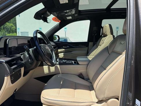 Used 2021 Cadillac Escalade Premium Luxury AWD/4WD image 16