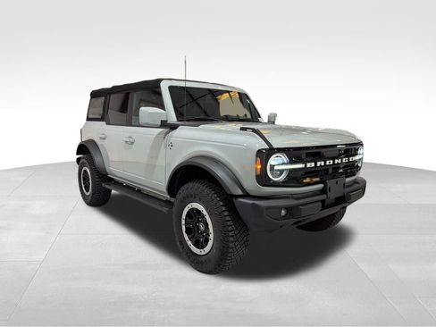Used 2022 Ford Bronco Outer Banks w/ Sasquatch Package image 3