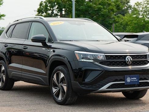 Certified 2024 Volkswagen Taos SE w/ Panoramic Sunroof Package AWD/4WD image 8