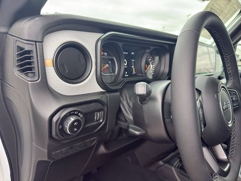 New 2026 Jeep Gladiator Sport AWD/4WD image 15