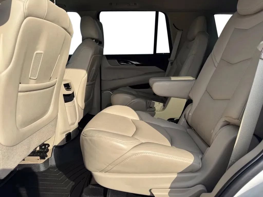 Used 2018 Cadillac Escalade Luxury AWD/4WD image 18