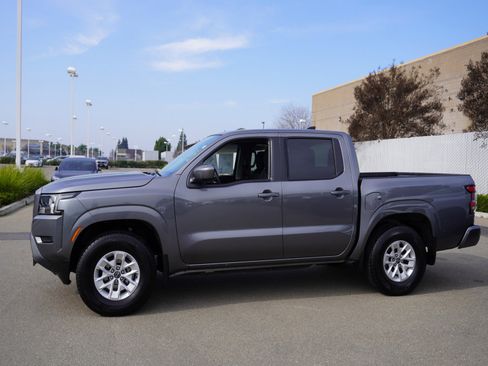 Used 2024 Nissan Frontier SV image 6