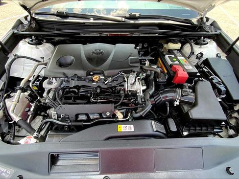 Used 2018 Toyota Camry SE FWD image 28