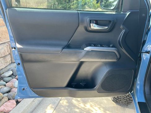 Used 2019 Toyota Tacoma TRD Sport w/ Technology Package AWD/4WD image 21