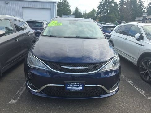 Used 2020 Chrysler Pacifica Touring-L Plus FWD image 8