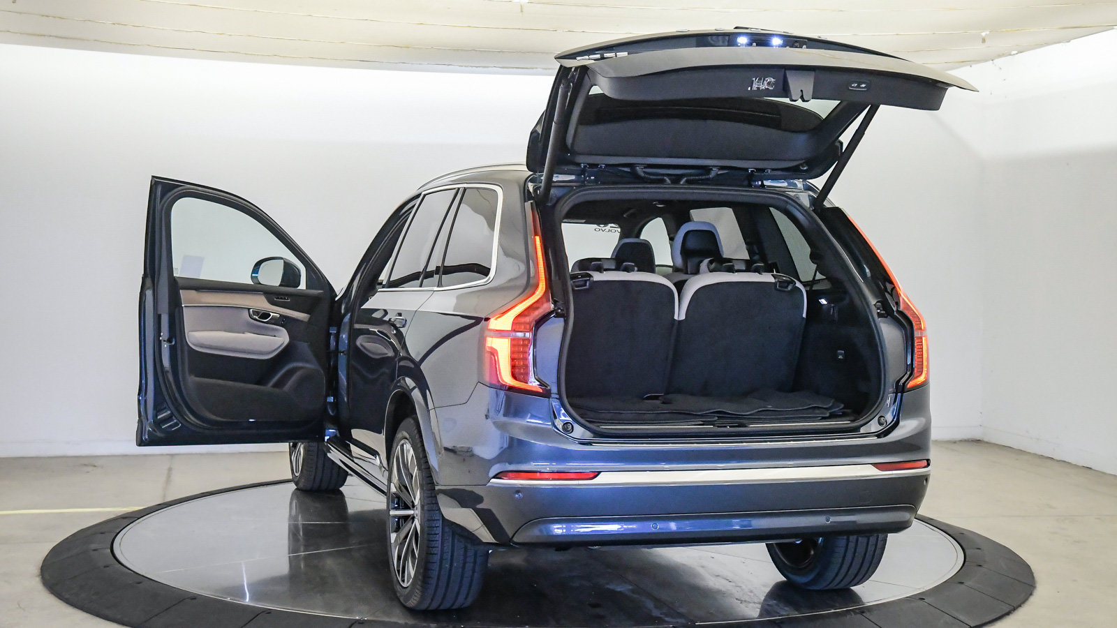 Certified 2026 Volvo XC90 B6 Plus w/ Protection Package AWD/4WD image 28