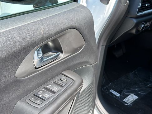 New 2027 Chrysler Pacifica LX FWD image 15