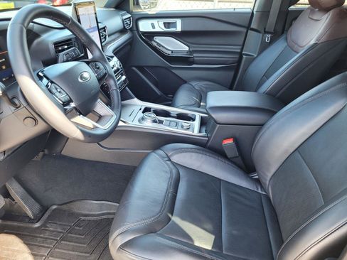 Used 2024 Ford Explorer Platinum w/ Technology Package image 21