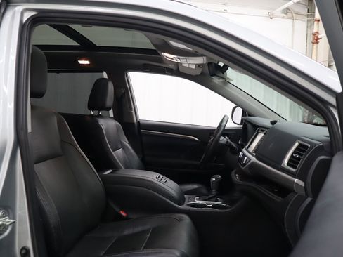 Used 2019 Toyota Highlander Limited Platinum AWD/4WD image 35