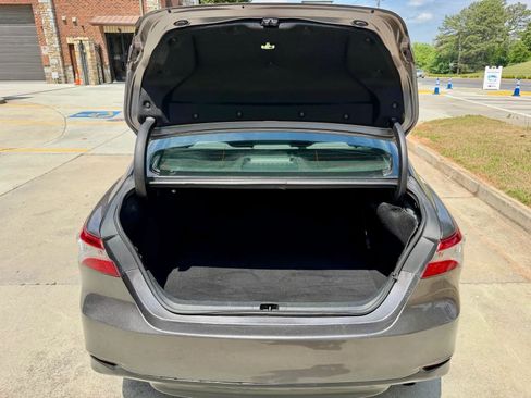 Used 2018 Toyota Camry LE FWD image 18