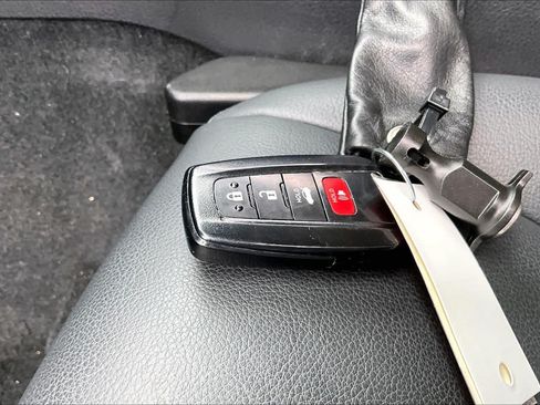 Used 2024 Toyota Camry SE w/ Convenience Package FWD image 15