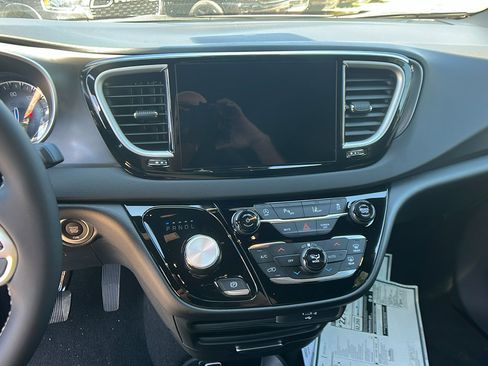 New 2026 Chrysler Voyager LX image 27