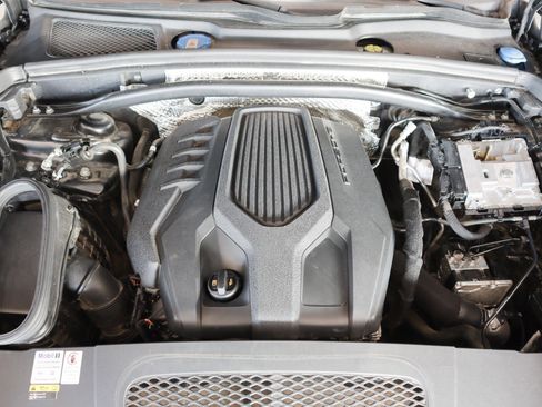 Certified 2022 Porsche Macan image 26