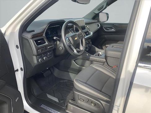 Used 2024 Chevrolet Suburban Premier w/ Premium Package image 18