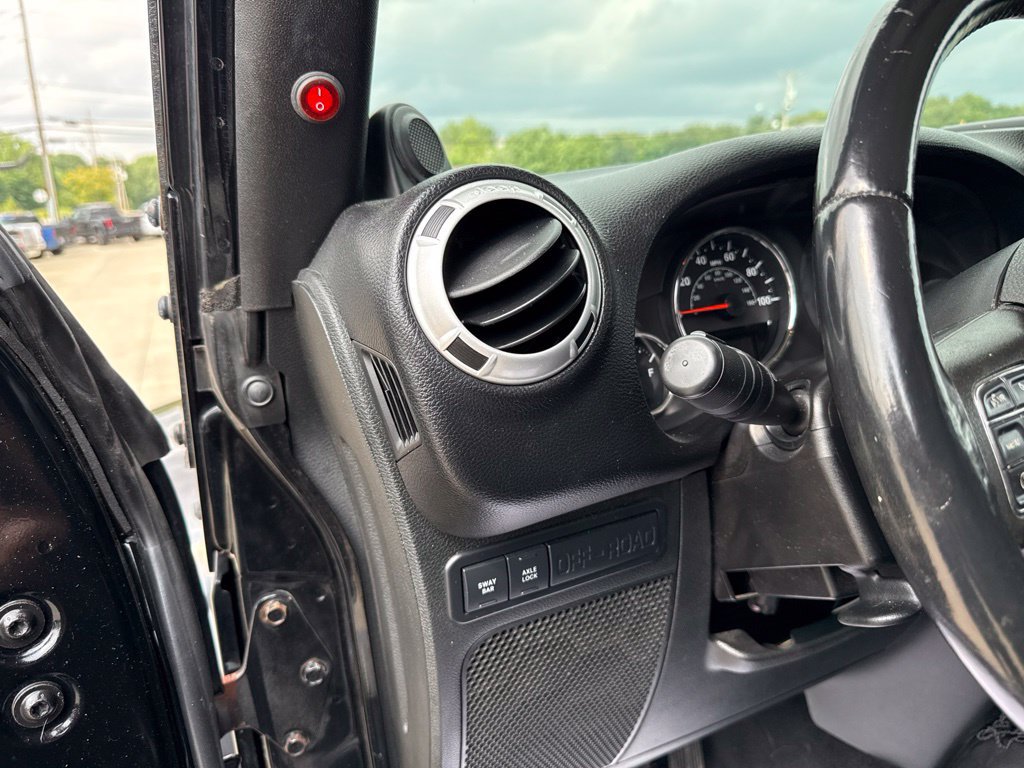 Used 2014 Jeep Wrangler Unlimited Rubicon w/ Connectivity Group AWD/4WD image 22
