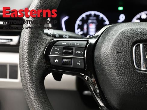 Used 2023 Honda Pilot LX image 15