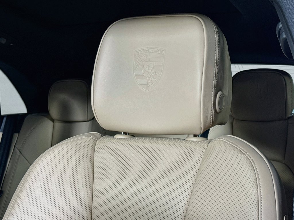 Certified 2023 Porsche Macan AWD/4WD image 24