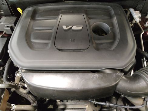 Used 2019 Jeep Grand Cherokee Laredo w/ Laredo X Package image 30