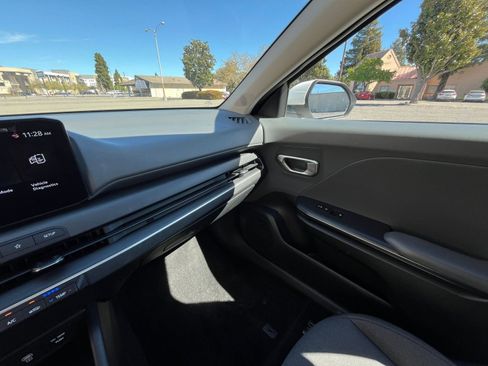 Used 2025 Kia K4 LXS image 34