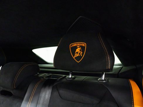 Used 2024 Lamborghini Urus Performante AWD/4WD image 82