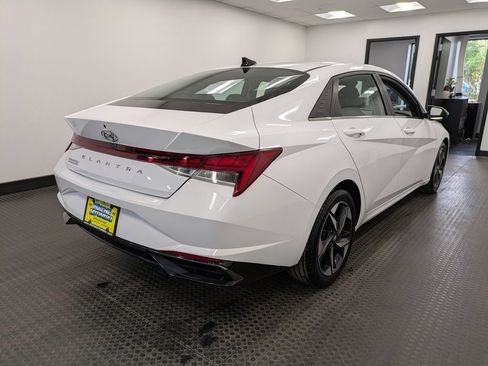 Certified 2021 Hyundai Elantra SEL w/ Convenience + Premium Package FWD image 4