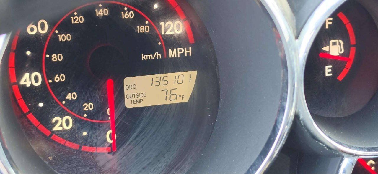 Used 2006 Toyota Matrix XR w/ Extra Value Pkg 2 FWD image 10