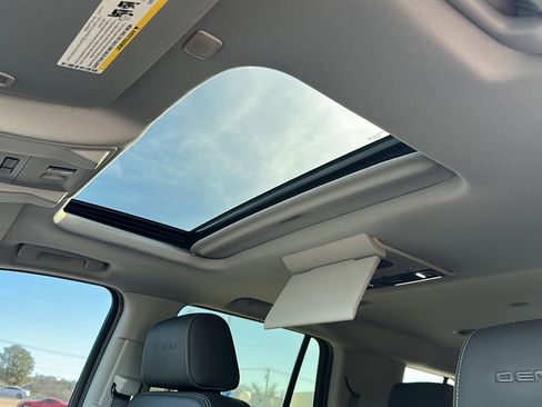 Used 2020 GMC Yukon Denali image 17