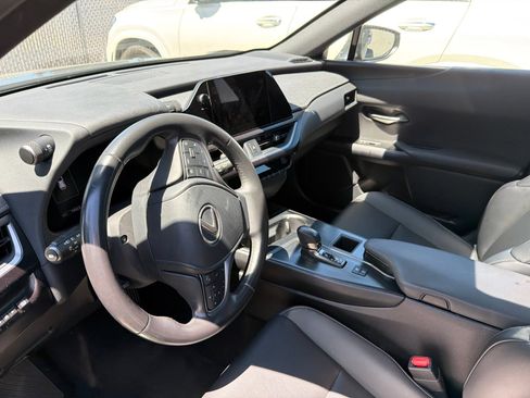Used 2025 Lexus UX 300h FWD w/ Accessory Package (Z2) image 8