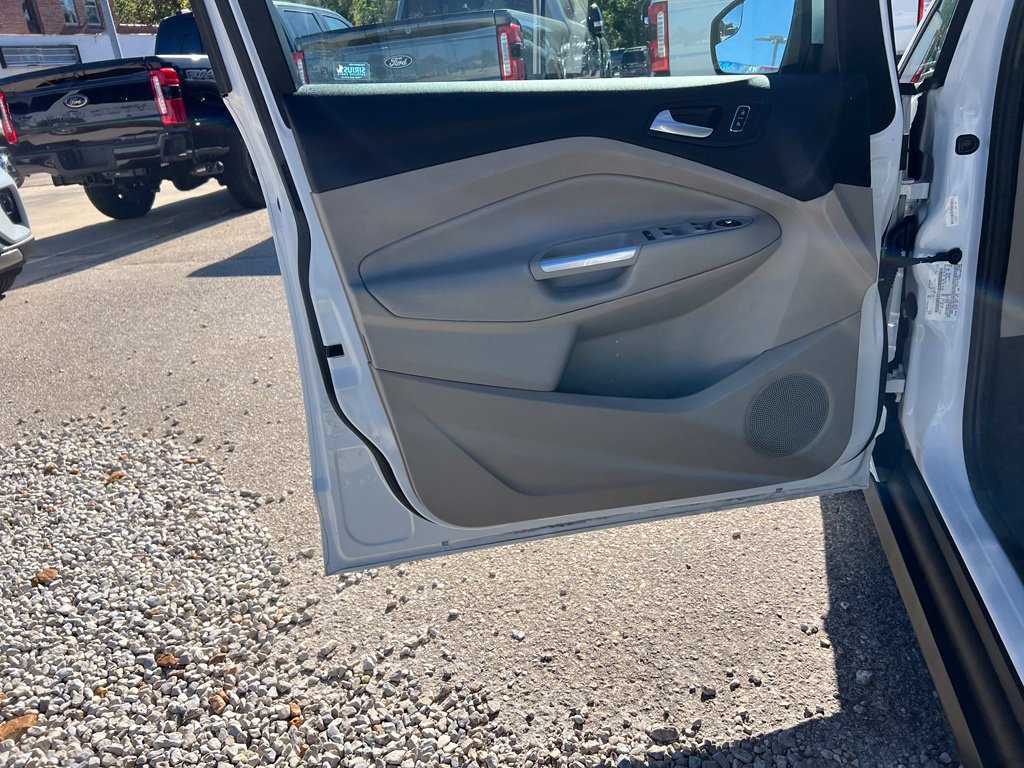 Used 2015 Ford C-MAX SE w/ Equipment Group 202A FWD image 9