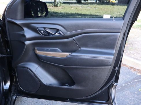 Used 2021 GMC Acadia SLE image 28