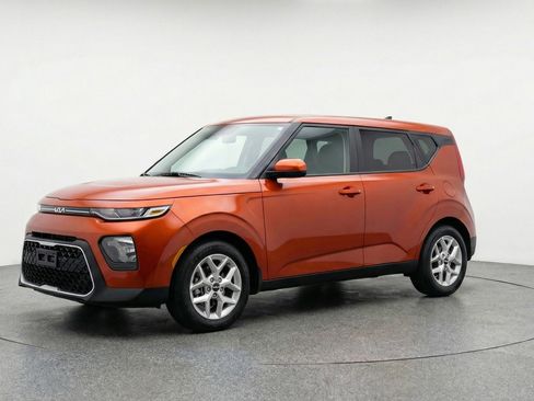 Used 2025 Kia Soul LX w/ LX Technology Package image 3