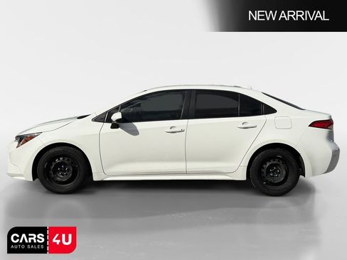 Used 2022 Toyota Corolla LE image 4