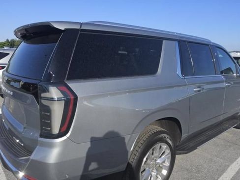 Used 2025 Chevrolet Suburban Premier AWD/4WD image 11
