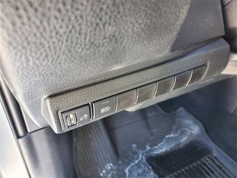 Used 2020 Toyota Corolla LE image 16