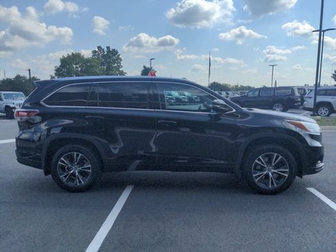 Used 2016 Toyota Highlander XLE AWD/4WD image 3